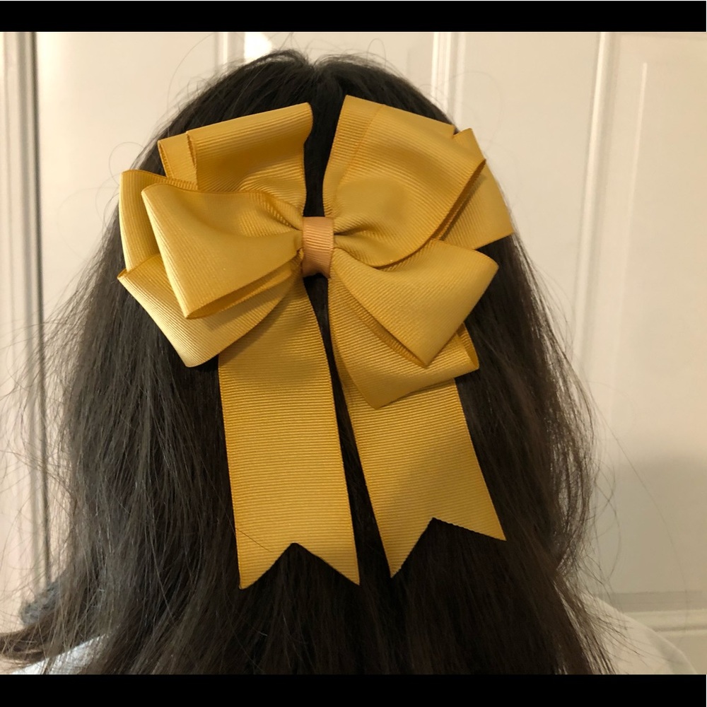 Tan Bow
